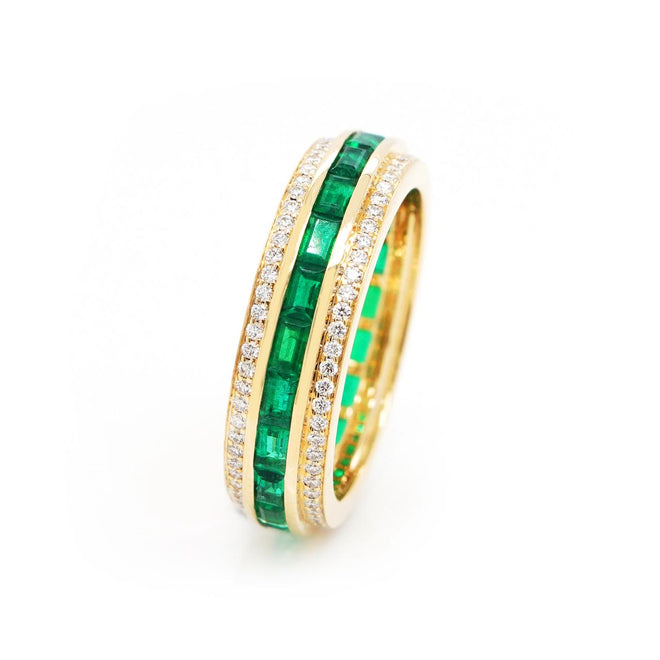 1.32 cts Minor Oil Colombian Emerald with White Diamond Pavé Eternity Ring