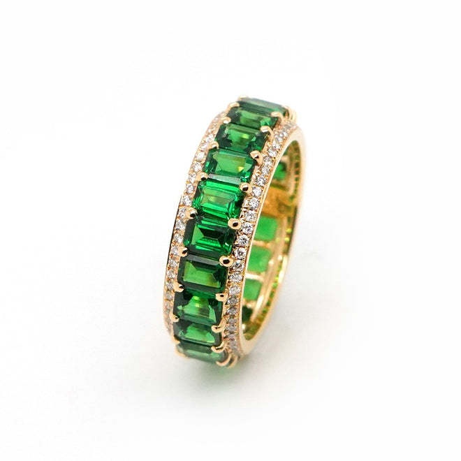 5.38 cts Octagon Tsavorite with White Diamond Pavée Eternity Ring
