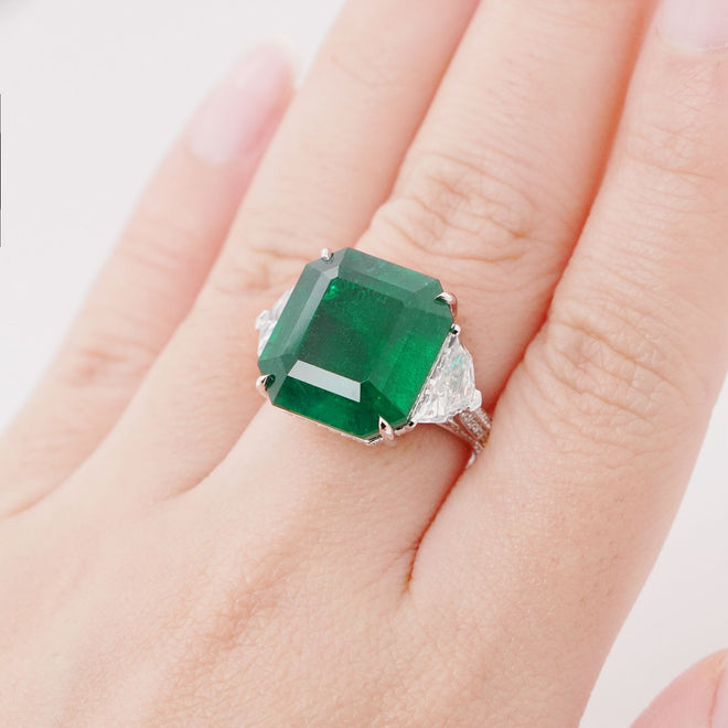 14.211 cts Octagon Emerald with Diamond Ring (ENQUIRE)