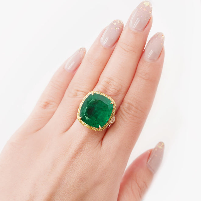 15.25 cts Emerald with Diamond Ring