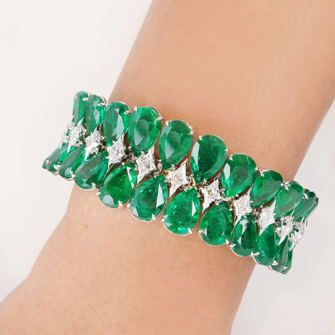 94.74 / 6.15 cts Emerald with Diamond Bracelet