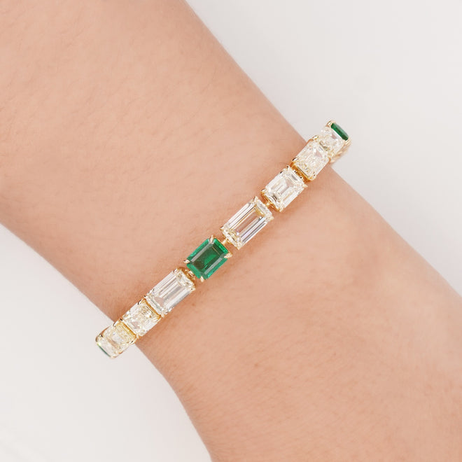 3.47 cts Emerald with Diamond Bracelet (ENQUIRE)