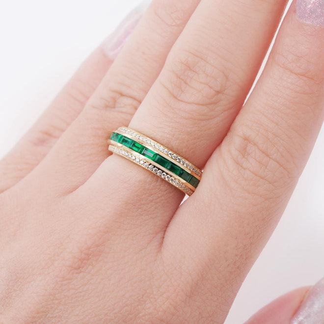 1.32 cts Minor Oil Colombian Emerald with White Diamond Pavé Eternity Ring