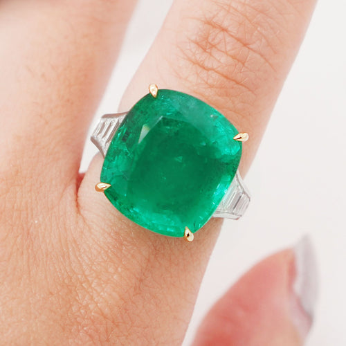  15.26 cts  Emerald with Diamond Ring 
