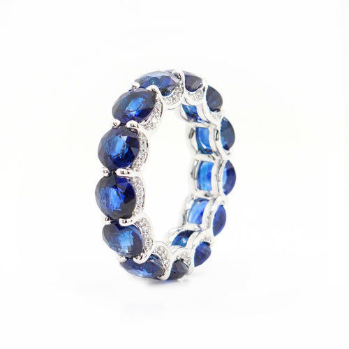 9.27 cts Round Blue Sapphire with White Diamond Pavée Eternity Ring