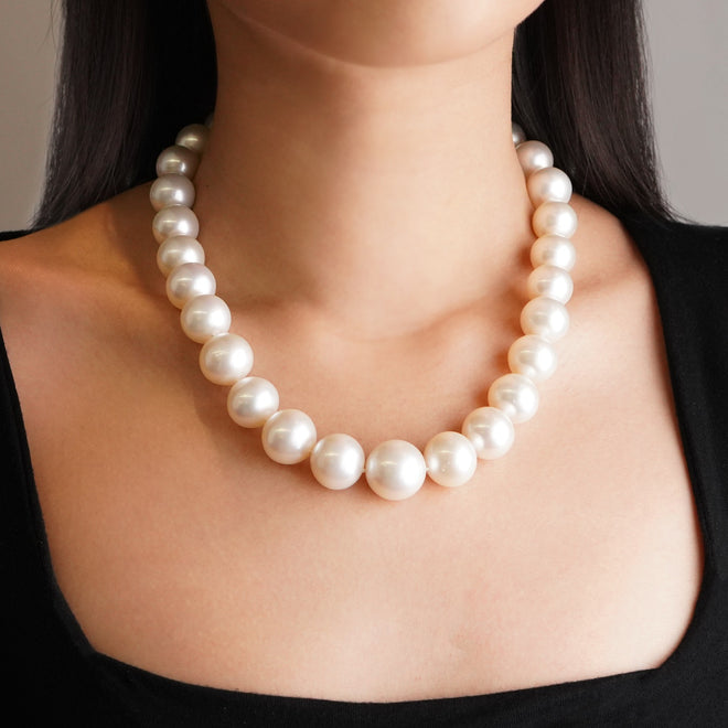 82.28 cts White Pearls Necklace