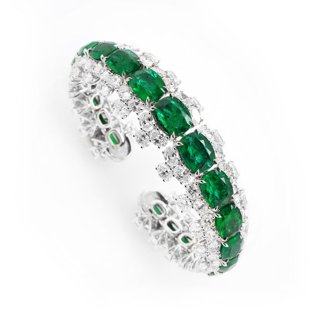  27.04 / 0.87 cts Emerald with Oval Diamond Bangle