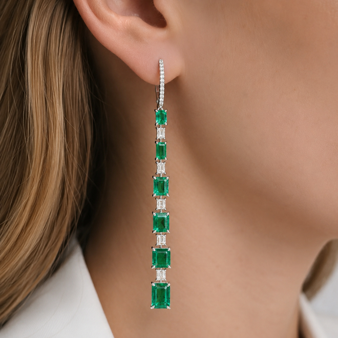 7.66 cts Emerald with Carré Diamond Earrings