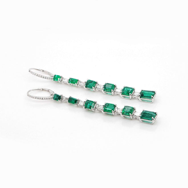 7.66 cts Emerald with Carré Diamond Earrings
