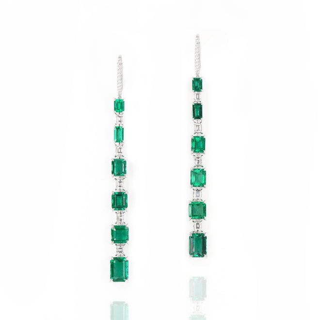  7.66 cts Emerald with Carré Diamond Earrings