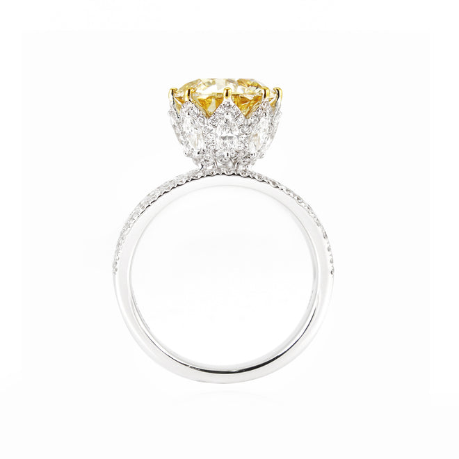 3.00 cts Round Brilliant Yellow Diamond Ring