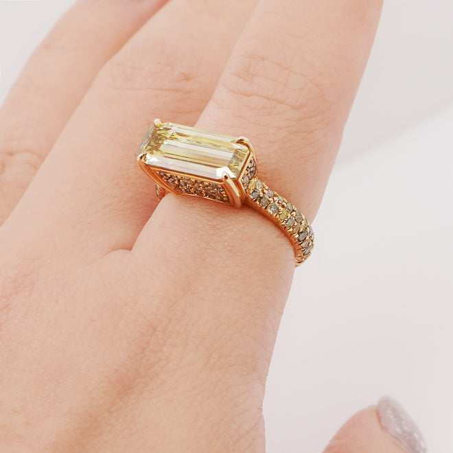 3.01 cts Emerald cut Fancy Diamond Ring