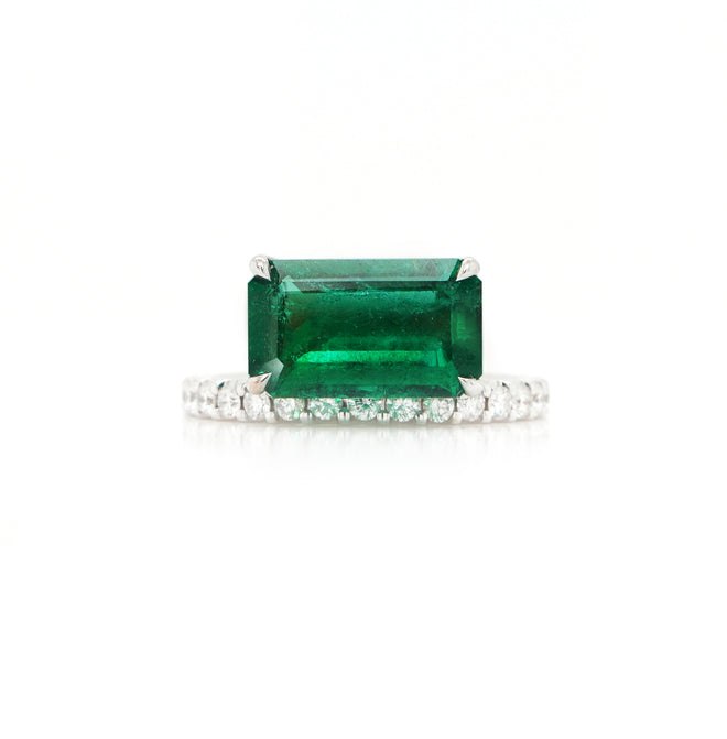 3.10 cts Emerald Diamond Ring