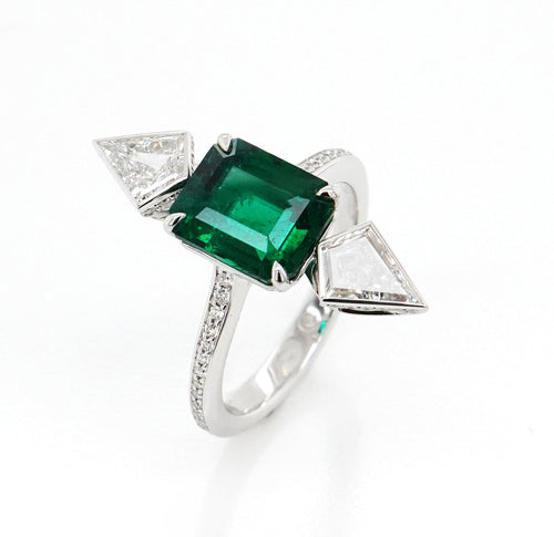 2.48 cts Emerald with Diamond Ring