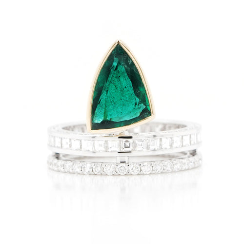 2.50 cts Emerald with Diamond Ring