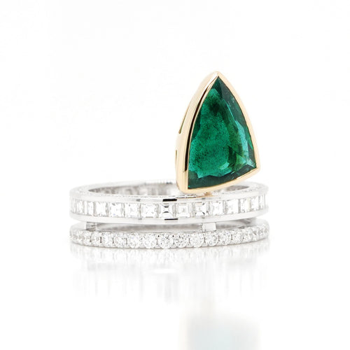 2.50 cts Emerald with Diamond Ring