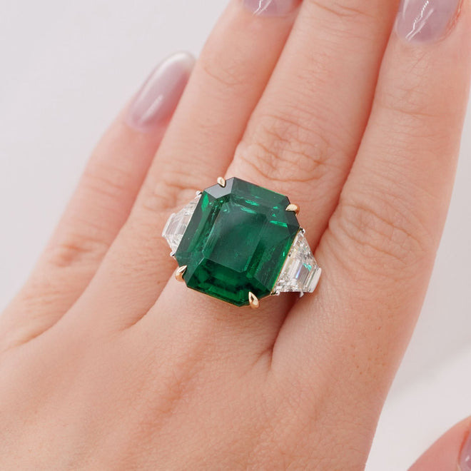 RE-25014-16.53 cts Emerald with Diamond Ring