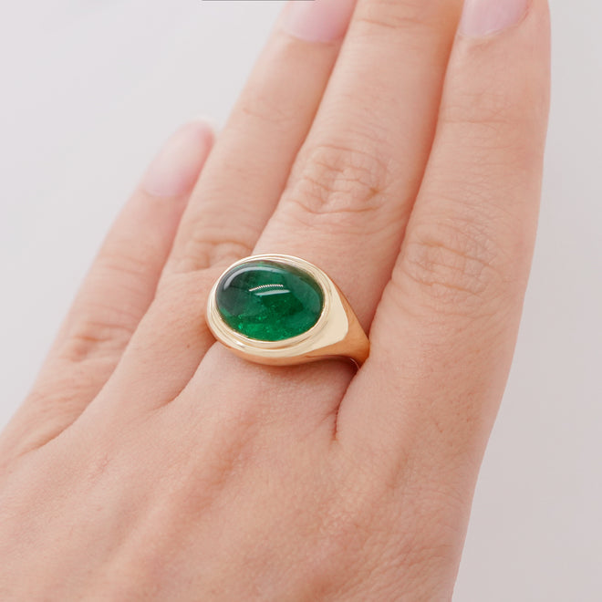 7.941 cts Oval Cabuchon Emerald Ring