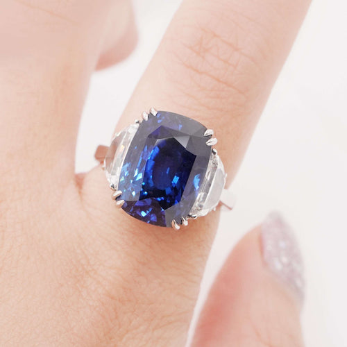 16.06 cts Blue Sapphire with Diamond Ring (ENQUIRE)