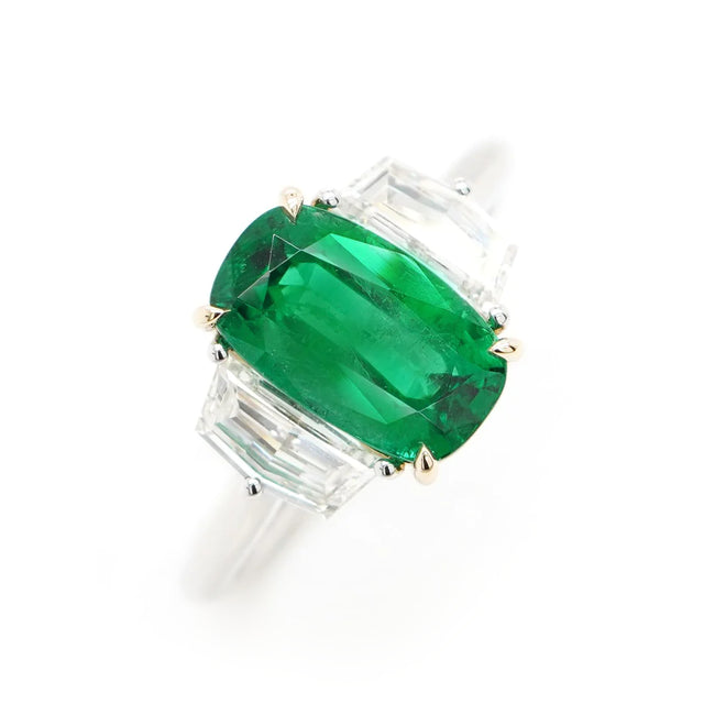 2.20 cts  Emerald with Diamond Ring