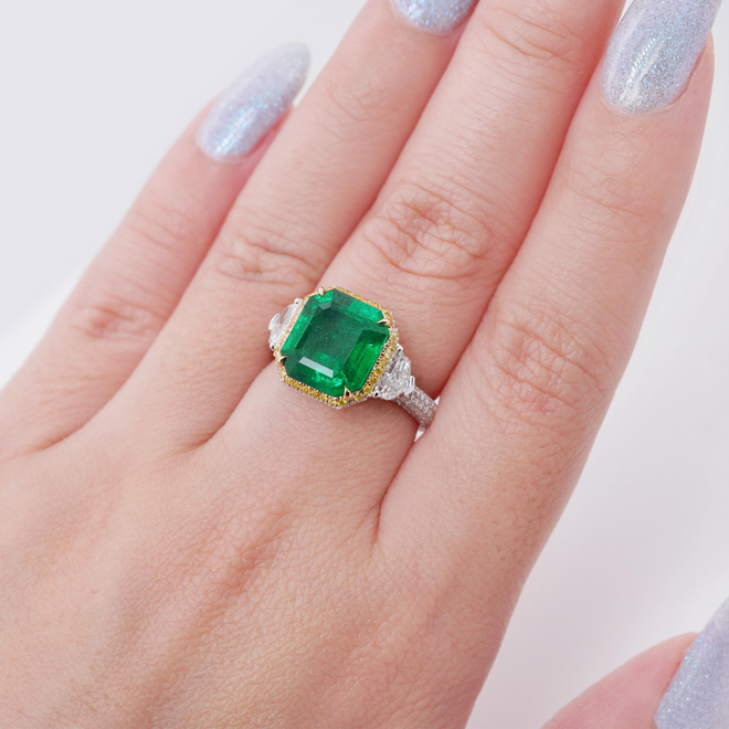 4.056 cts Octagon Emerald with Diamond Ring