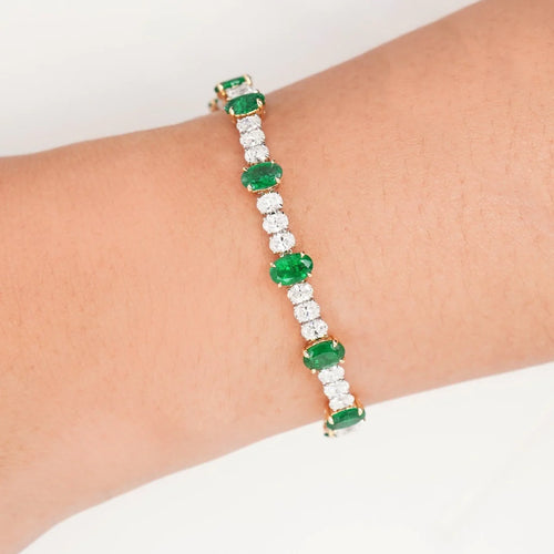 5.01 cts Emerald with Diamond Bracelet