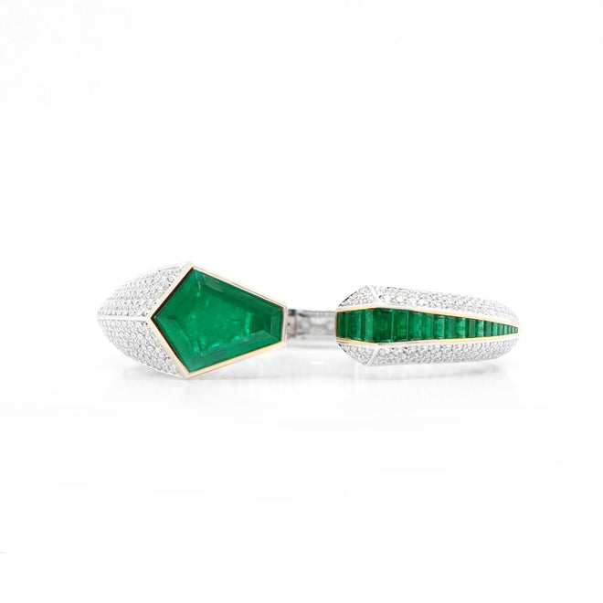 be-25002-11.39  1.89 cts Minor Oil Colombian Emerald with Diamond Pavé Bracelet (ENQUIRE)