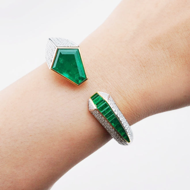 11.39 / 1.89 cts Minor Oil Colombian Emerald with Diamond Pavé Bracelet (ENQUIRE)