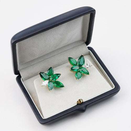 ee-25025-11.26  0.55  0.60 cts Minor Oil Pear Shape Emerald with Diamond Earrings