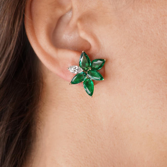 ee-25025-11.26  0.55  0.60 cts Minor Oil Pear Shape Emerald with Diamond Earrings