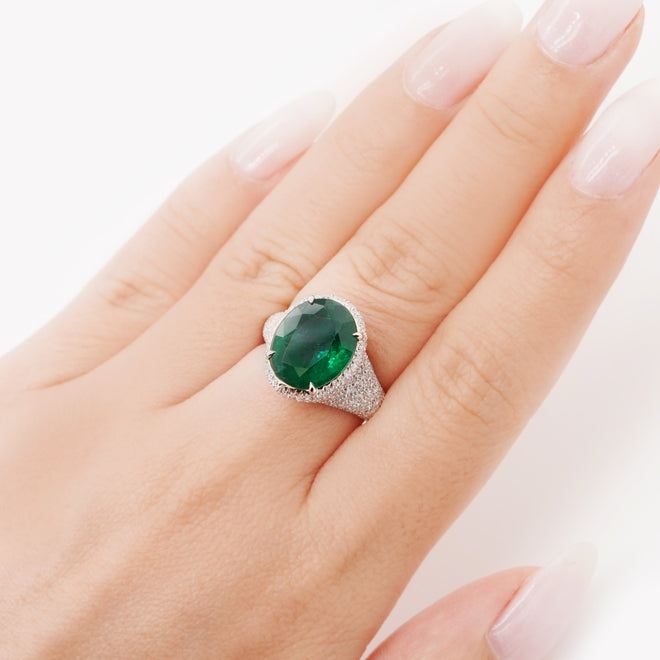 4.702 cts Oval Emerald with Diamond Ring