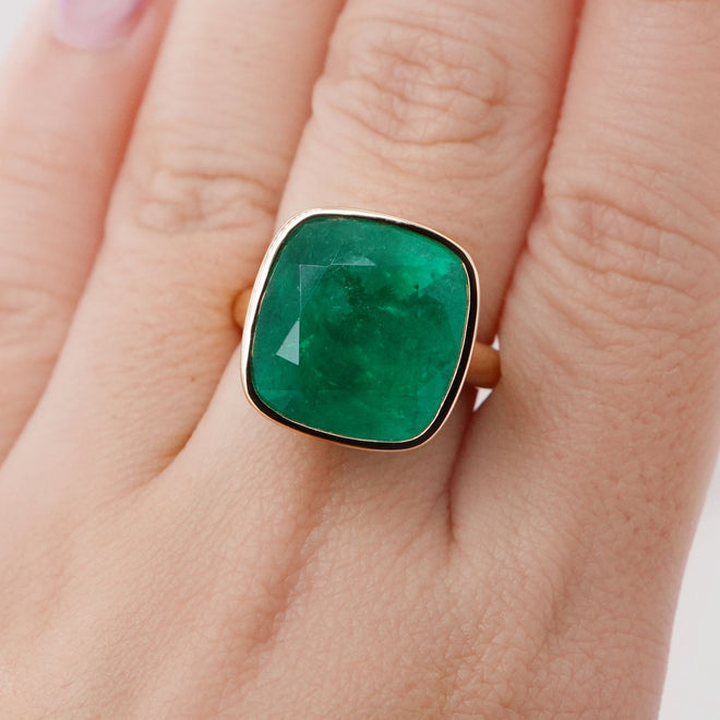 re-25024-13.12 cts Minor Oil Colombian Cushion Emerald Ring