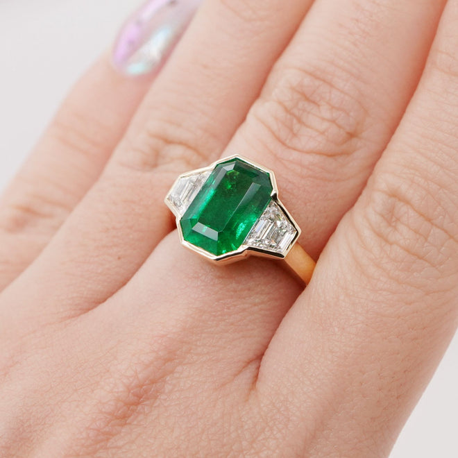 re-25025-4.153  0.68  0.55 cts Octagon Emerald Ring