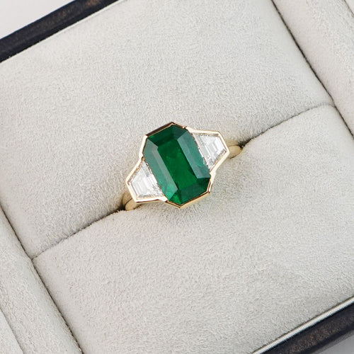 re-25025-4.153  0.68  0.55 cts Octagon Emerald Ring