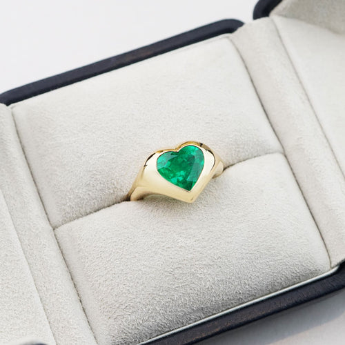 re-25026-3.368 cts Minor Oil Colombian Heart Shape Emerald Ring
